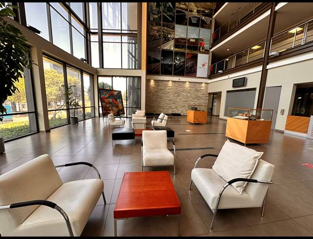 2,470M² OFFICE TO LET IN PARKTOWN